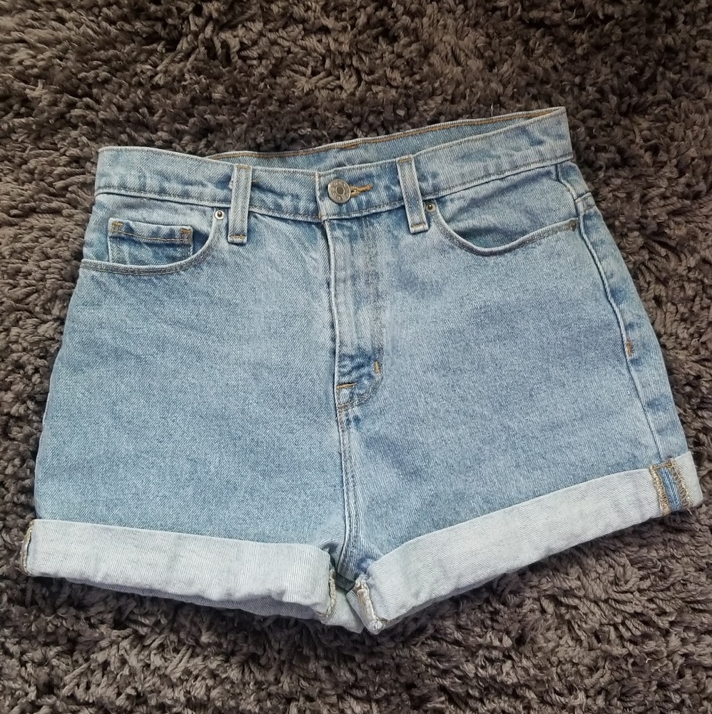 SOLD🖤UO Mom High Rise🖤